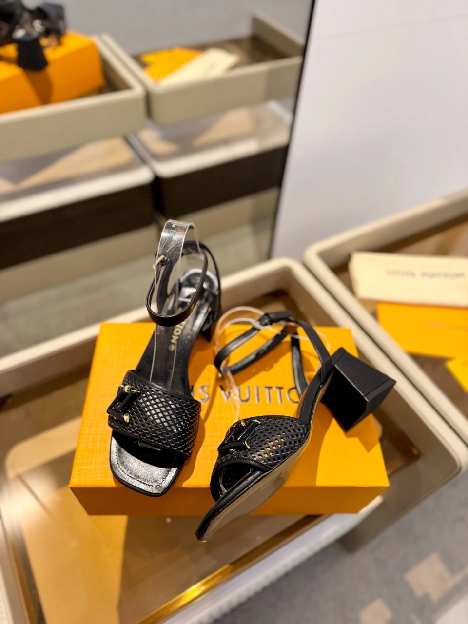 COCO-- 8V 1AD0EV goatskin Calfskin Heel height：5.5CM item:D-X000I0318
